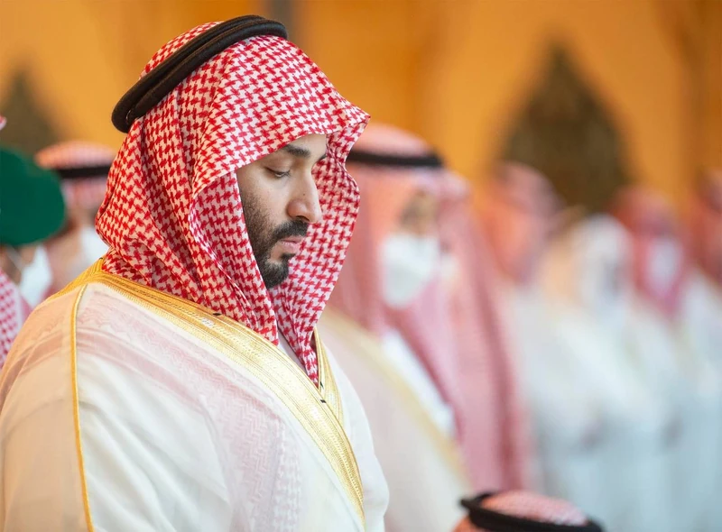 سيدي خادم الحرمين الشريفين يؤدي صلاة عيد الفطر المبارك مع جموع المصلين في المسجد الحرام - صورة 2