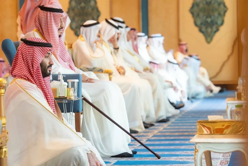 سيدي خادم الحرمين الشريفين يؤدي صلاة عيد الفطر المبارك مع جموع المصلين في المسجد الحرام - صورة 13