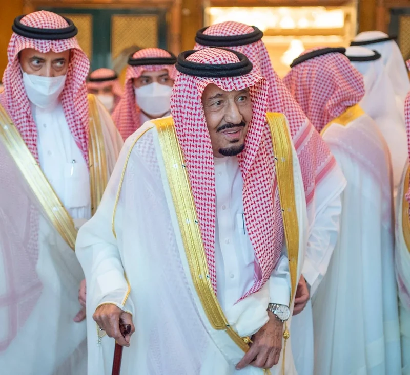 سيدي خادم الحرمين الشريفين يؤدي صلاة عيد الفطر المبارك مع جموع المصلين في المسجد الحرام - صورة 21