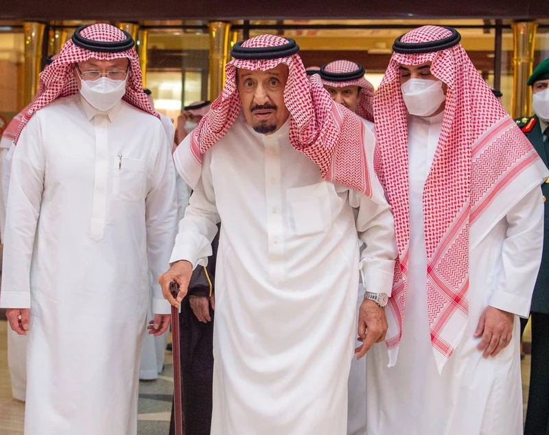 خادم الحرمين الشريفين يغادر مستشفى الملك فيصل بجدة بعد استكمال الخطة العلاجية - صورة 3