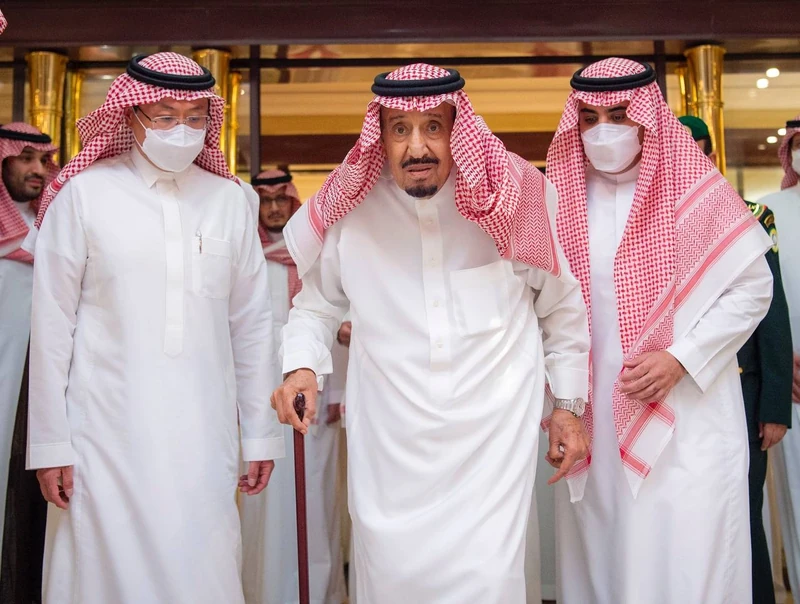 خادم الحرمين الشريفين يغادر مستشفى الملك فيصل بجدة بعد استكمال الخطة العلاجية - صورة 4