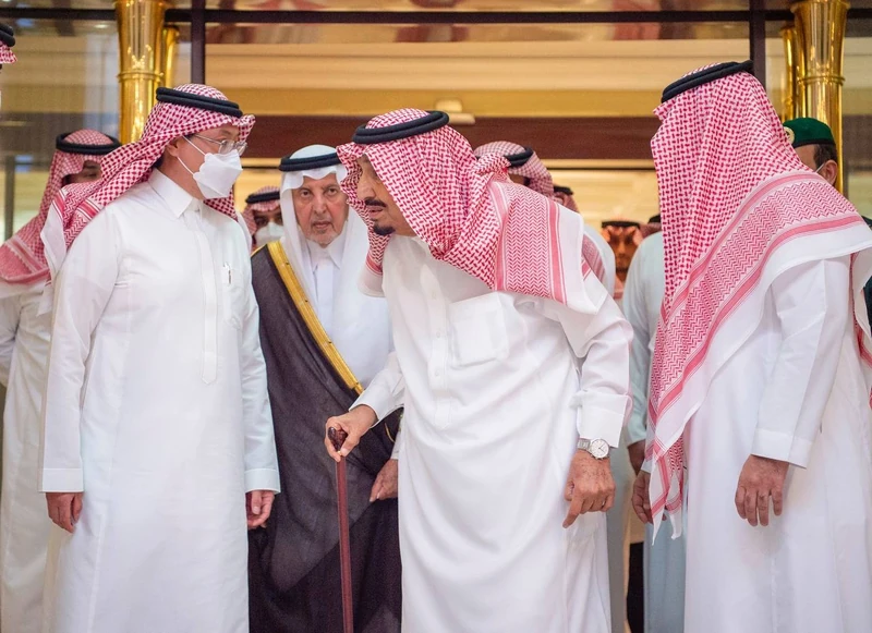 خادم الحرمين الشريفين يغادر مستشفى الملك فيصل بجدة بعد استكمال الخطة العلاجية - صورة 7