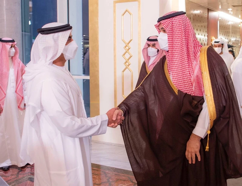 سمو سيدي ولي العهد يقدم واجب العزاء في وفاة الشيخ خليفة بن زايد رحمه الله - صورة 2