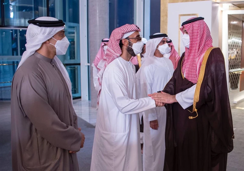 سمو سيدي ولي العهد يقدم واجب العزاء في وفاة الشيخ خليفة بن زايد رحمه الله - صورة 3