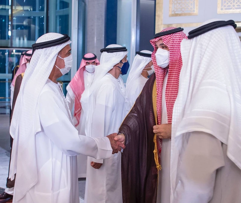 سمو سيدي ولي العهد يقدم واجب العزاء في وفاة الشيخ خليفة بن زايد رحمه الله - صورة 4