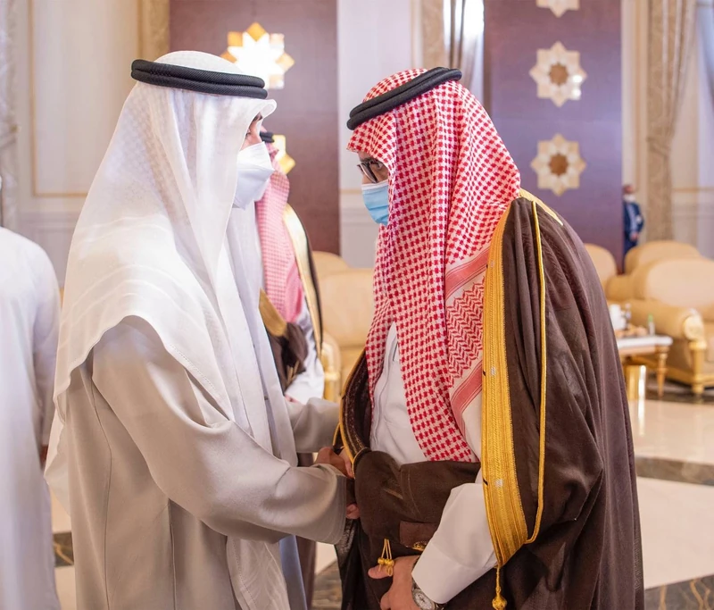 سمو سيدي ولي العهد يقدم واجب العزاء في وفاة الشيخ خليفة بن زايد رحمه الله - صورة 7