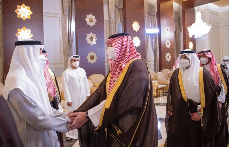 سمو سيدي ولي العهد يقدم واجب العزاء في وفاة الشيخ خليفة بن زايد رحمه الله - صورة 9