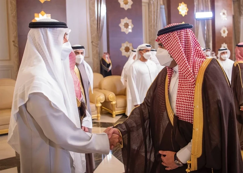 سمو سيدي ولي العهد يقدم واجب العزاء في وفاة الشيخ خليفة بن زايد رحمه الله - صورة 16
