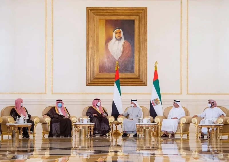 سمو سيدي ولي العهد يقدم واجب العزاء في وفاة الشيخ خليفة بن زايد رحمه الله - صورة 24