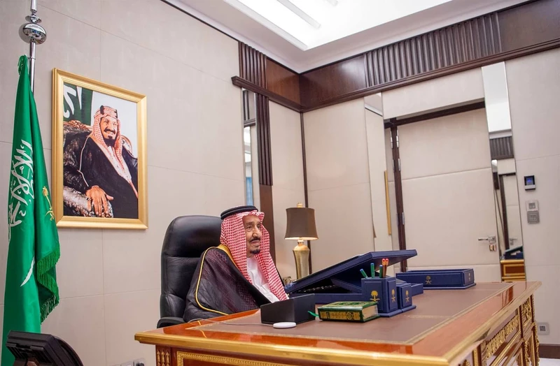 سيدي خادم الحرمين الشريفين يرأس جلسة مجلس الوزراء عبر الاتصال المرئي - صورة 3