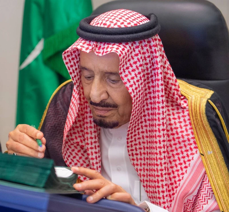 سيدي خادم الحرمين الشريفين يرأس جلسة مجلس الوزراء عبر الاتصال المرئي - صورة 4