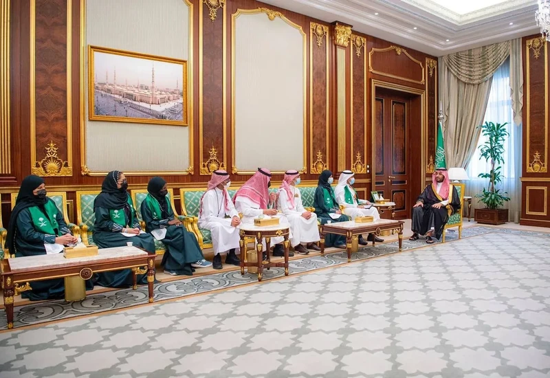 سمو سيدي ولي العهد يستقبل وفد موهبة والطلبة الفائزين في معرض آيسف 2022 - صورة 3
