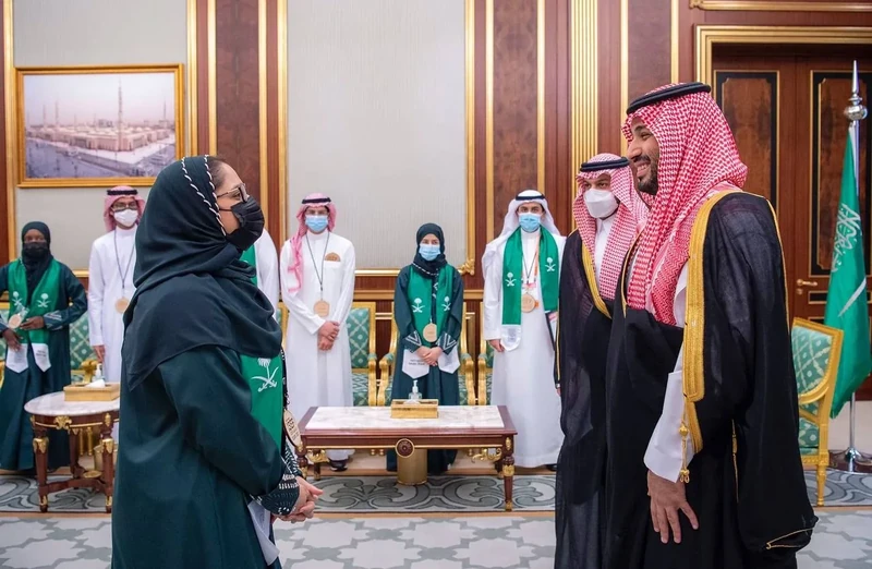 سمو سيدي ولي العهد يستقبل وفد موهبة والطلبة الفائزين في معرض آيسف 2022 - صورة 6