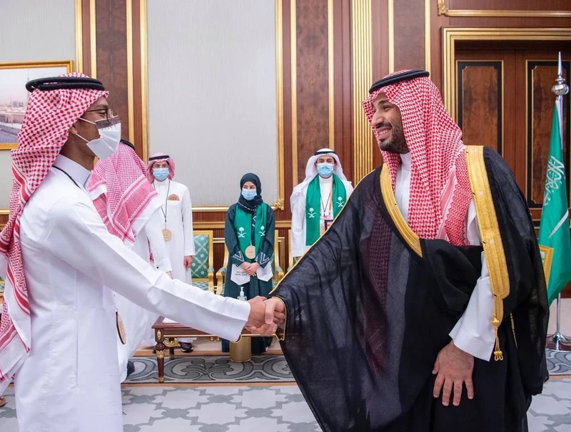 سمو سيدي ولي العهد يستقبل وفد موهبة والطلبة الفائزين في معرض آيسف 2022 - صورة 7