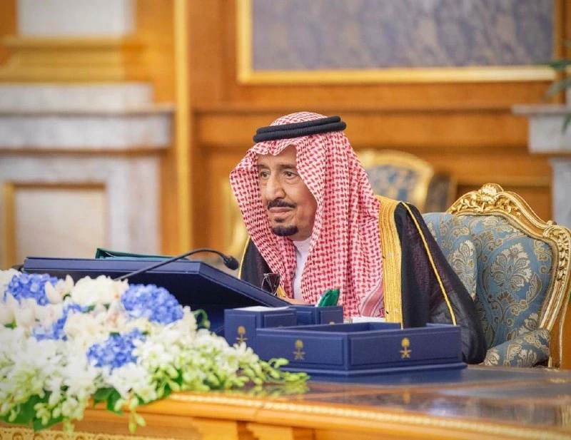 سيدي خادم الحرمين الشريفين يرأس جلسة مجلس الوزراء في قصر السلام بجدة - صورة 2