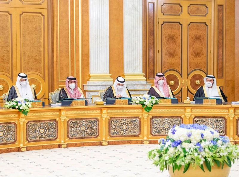 سيدي خادم الحرمين الشريفين يرأس جلسة مجلس الوزراء في قصر السلام بجدة - صورة 3