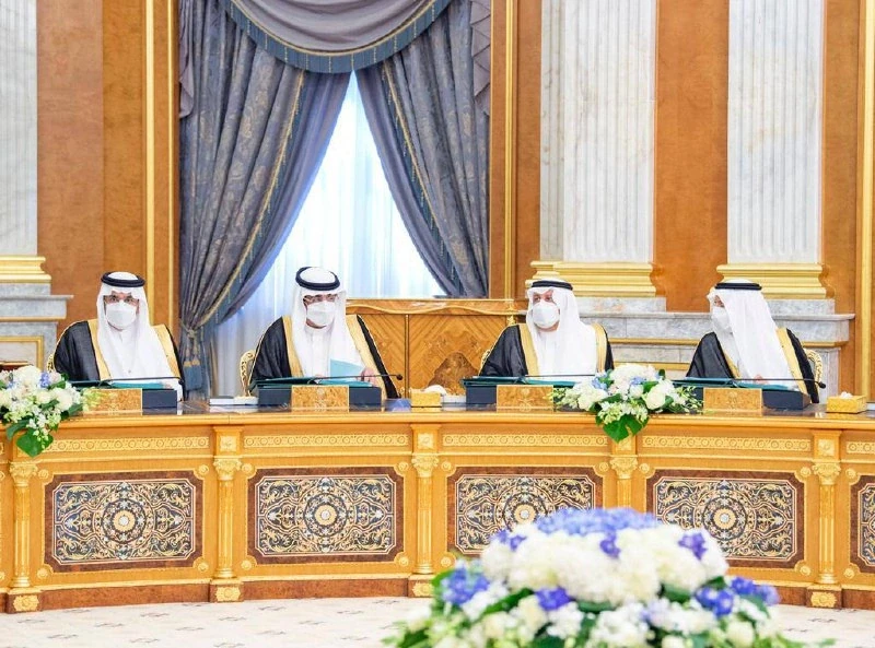 سيدي خادم الحرمين الشريفين يرأس جلسة مجلس الوزراء في قصر السلام بجدة - صورة 4