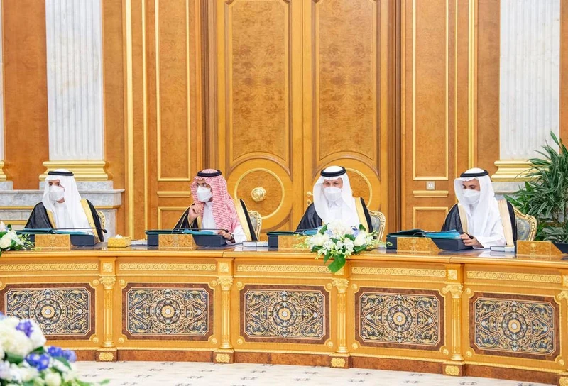 سيدي خادم الحرمين الشريفين يرأس جلسة مجلس الوزراء في قصر السلام بجدة - صورة 5