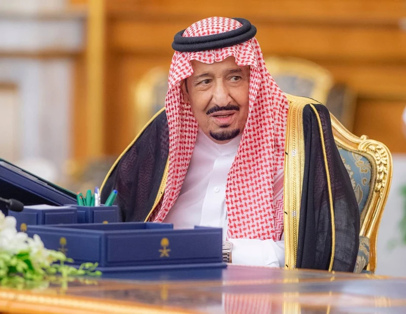 سيدي خادم الحرمين الشريفين يرأس جلسة مجلس الوزراء في قصر السلام بجدة - صورة 3