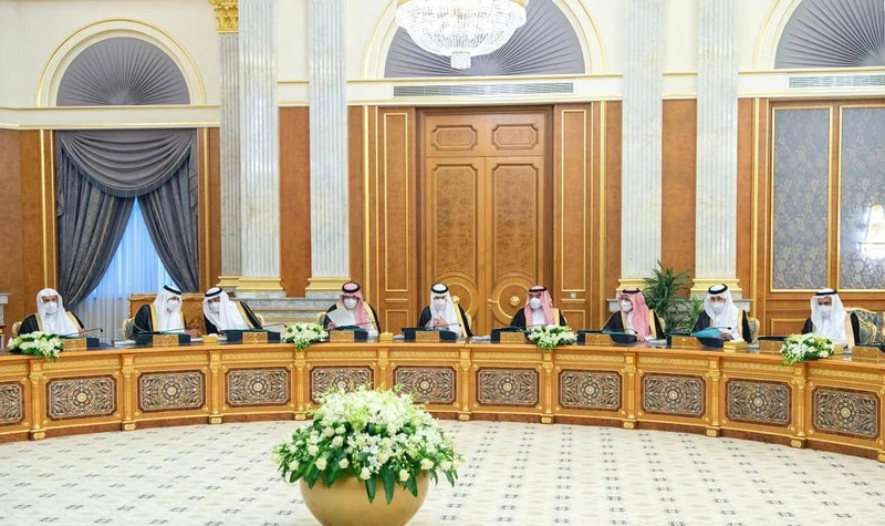 سيدي خادم الحرمين الشريفين يرأس جلسة مجلس الوزراء في قصر السلام بجدة - صورة 5