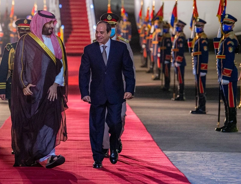 سمو سيدي ولي العهد يصل القاهرة وفخامة رئيس جمهورية مصر في استقباله - صورة 3