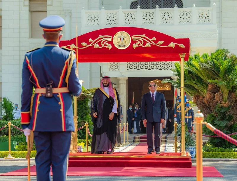 فخامة الرئيس المصري يقيم مراسم استقبال رسمية لسمو سيدي ولي العهد في قصر الاتحادية بالقاهرة. - صورة 14
