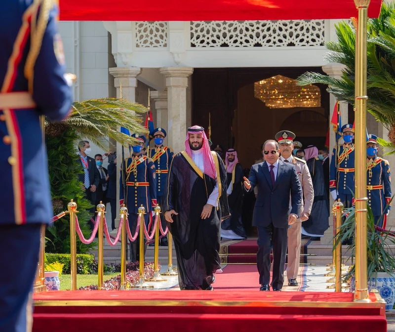 فخامة الرئيس المصري يقيم مراسم استقبال رسمية لسمو سيدي ولي العهد في قصر الاتحادية بالقاهرة. - صورة 17