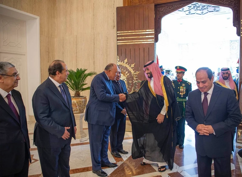 فخامة الرئيس المصري يقيم مراسم استقبال رسمية لسمو سيدي ولي العهد في قصر الاتحادية بالقاهرة. - صورة 5