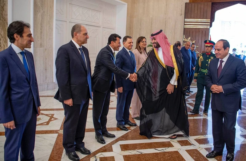 فخامة الرئيس المصري يقيم مراسم استقبال رسمية لسمو سيدي ولي العهد في قصر الاتحادية بالقاهرة. - صورة 6