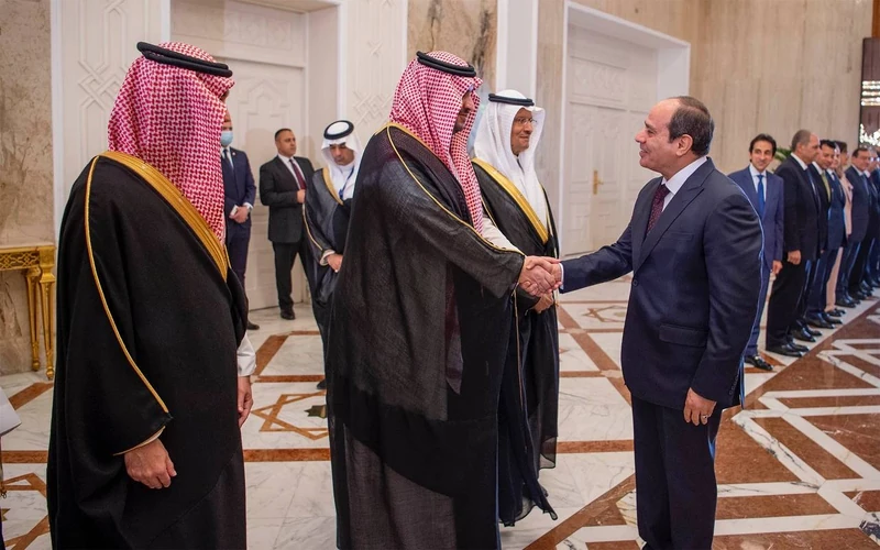 فخامة الرئيس المصري يقيم مراسم استقبال رسمية لسمو سيدي ولي العهد في قصر الاتحادية بالقاهرة. - صورة 7