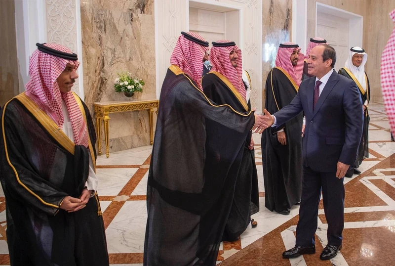 فخامة الرئيس المصري يقيم مراسم استقبال رسمية لسمو سيدي ولي العهد في قصر الاتحادية بالقاهرة. - صورة 10