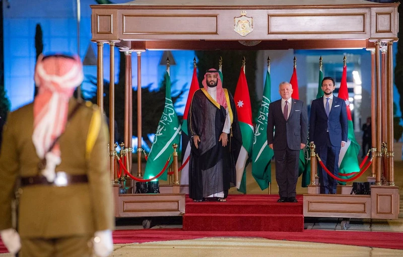 سمو سيدي ولي العهد يصل العاصمة عمّان وفي مقدمة مستقبليه جلالة ملك الأردن - صورة 7