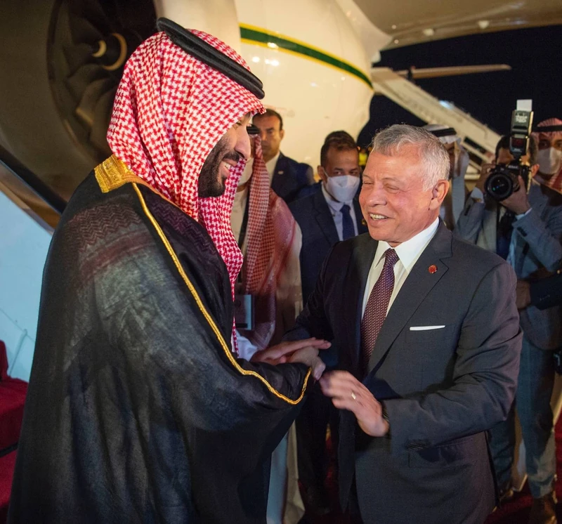 سمو سيدي ولي العهد يصل العاصمة عمّان وفي مقدمة مستقبليه جلالة ملك الأردن - صورة 3
