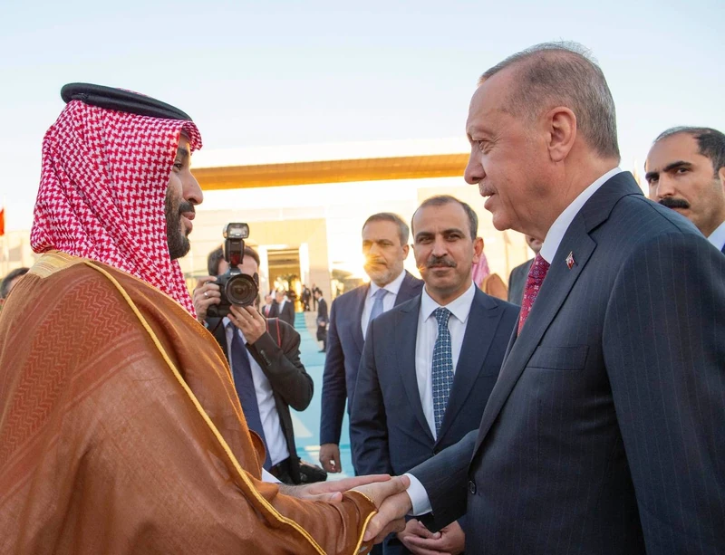 سمو سيدي ولي العهد يغادر العاصمة التركية أنقرة وفي مقدمة مودعيه فخامة رئيس جمهورية تركيا - صورة 2