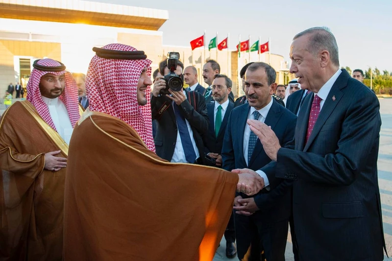 سمو سيدي ولي العهد يغادر العاصمة التركية أنقرة وفي مقدمة مودعيه فخامة رئيس جمهورية تركيا - صورة 4