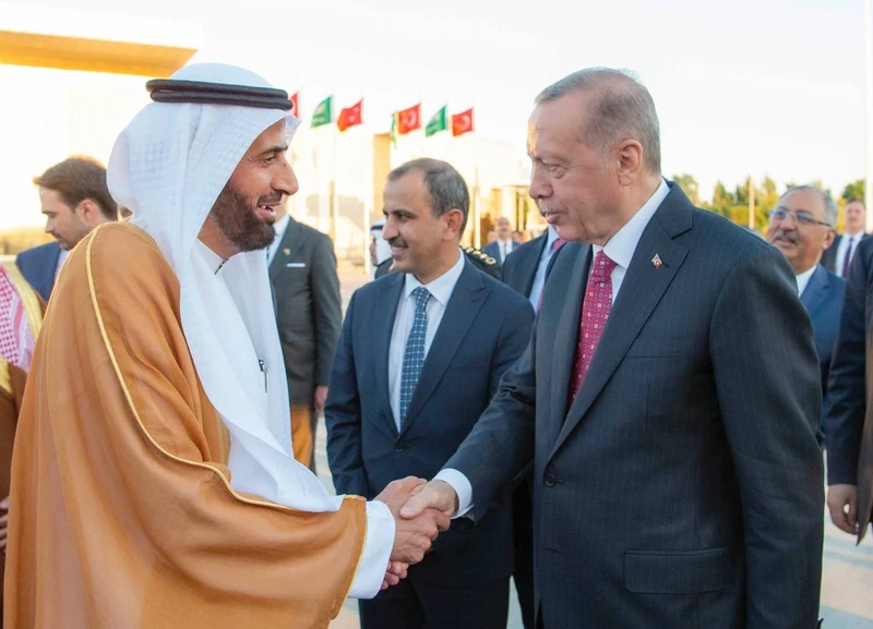 سمو سيدي ولي العهد يغادر العاصمة التركية أنقرة وفي مقدمة مودعيه فخامة رئيس جمهورية تركيا - صورة 5