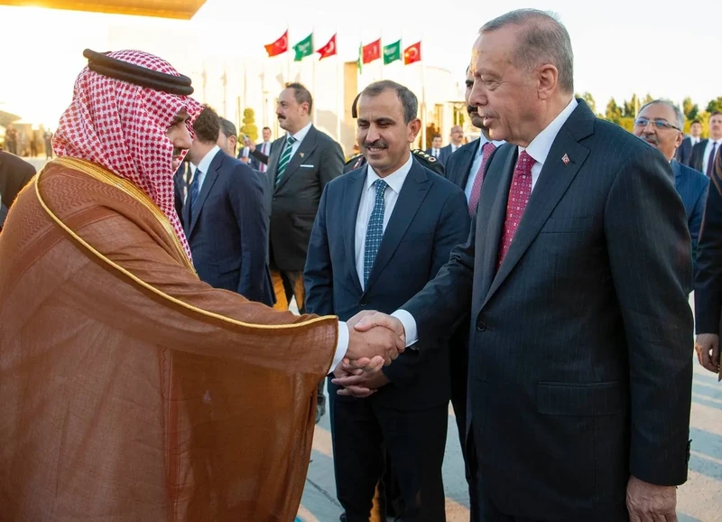 سمو سيدي ولي العهد يغادر العاصمة التركية أنقرة وفي مقدمة مودعيه فخامة رئيس جمهورية تركيا - صورة 9
