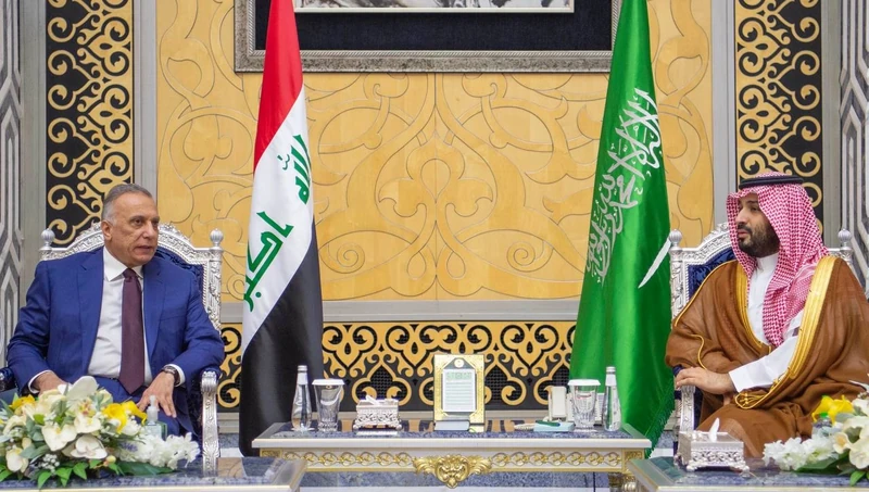 سمو سيدي ولي العهد في مقدمة مستقبلي دولة رئيس وزراء العراق لدى وصوله المملكة - صورة 4