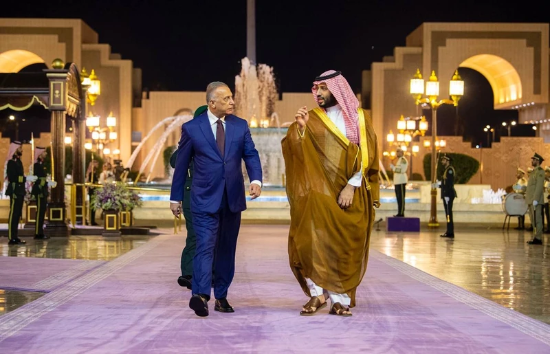 سمو سيدي ولي العهد يقيم مراسم استقبال رسمية لدولة رئيس وزراء العراق - صورة 3