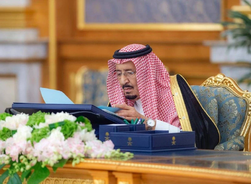 سيدي خادم الحرمين الشريفين يرأس جلسة مجلس الوزراء في قصر السلام بجدة - صورة 2