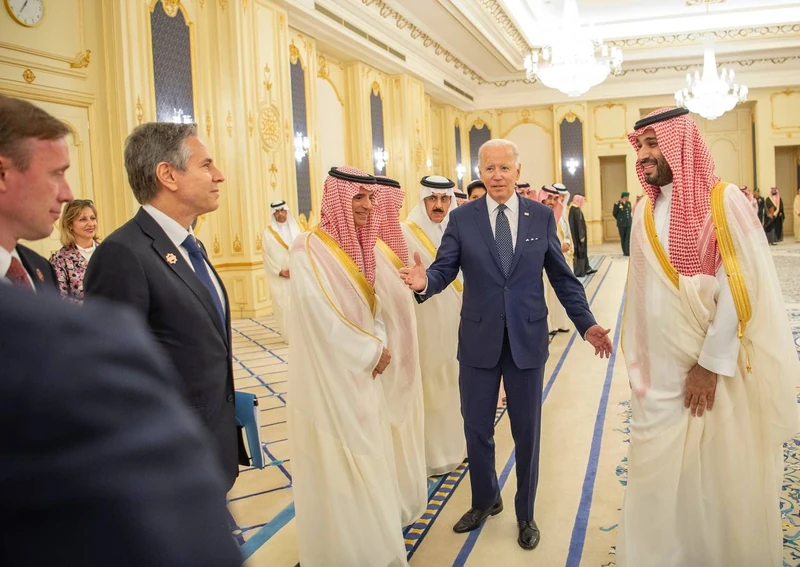 سمو سيدي ولي العهد وفخامة رئيس الولايات المتحدة الأمريكية، يعقدان جلسة مباحثات رسمية، بقصر السلام في جدة - صورة 2