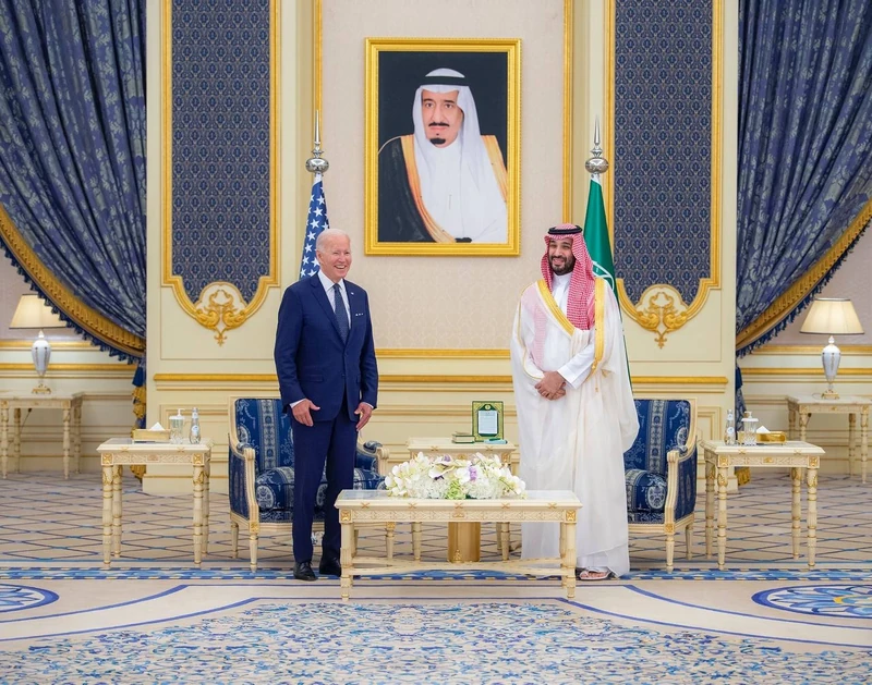 سمو سيدي ولي العهد وفخامة رئيس الولايات المتحدة الأمريكية، يعقدان جلسة مباحثات رسمية، بقصر السلام في جدة - صورة 3