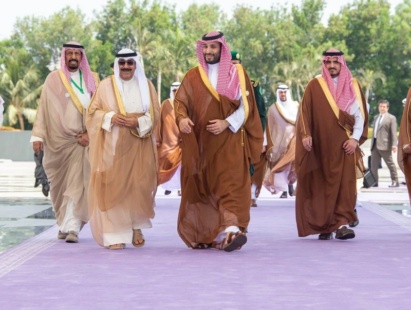 سمو سيدي ولي العهد يستقبل سمو ولي عهد دولة الكويت للمشاركة في قمة جدة - صورة 2
