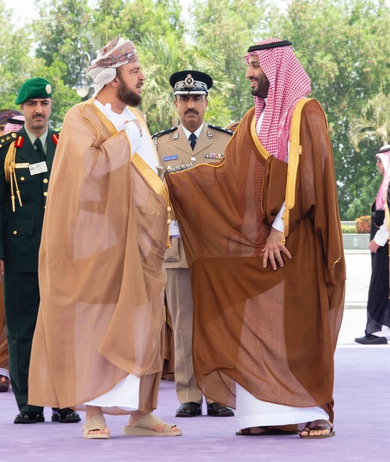 سمو سيدي ولي العهد يستقبل الممثل الخاص لسلطان عمان للمشاركة في قمة جدة - صورة 2