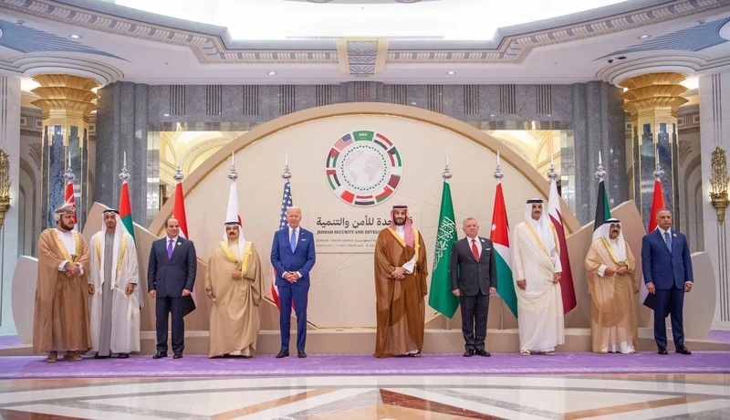 سمو سيدي ولي العهد يستقبل قادة ورؤساء وفود الدول بقمة جدة للأمن والتنمية - صورة 2