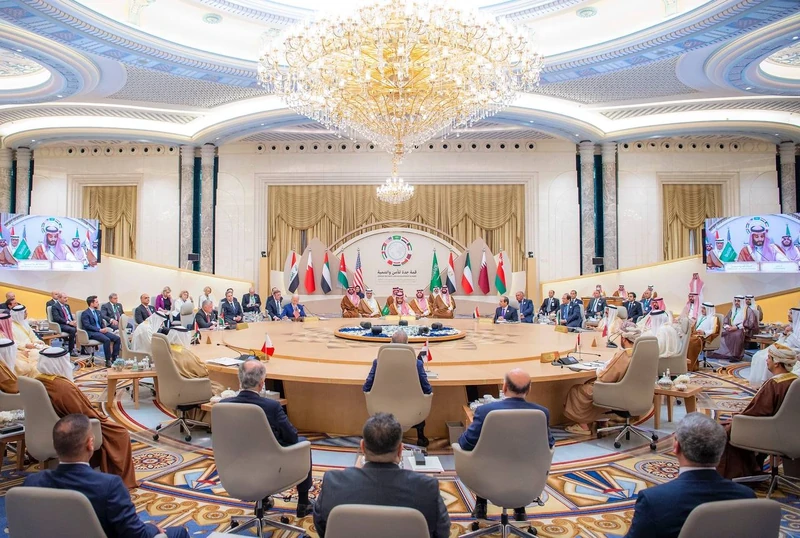 سمو سيدي ولي العهد يرأس قمة جدة للأمن والتنمية نيابةً عن خادم الحرمين الشريفين - صورة 6