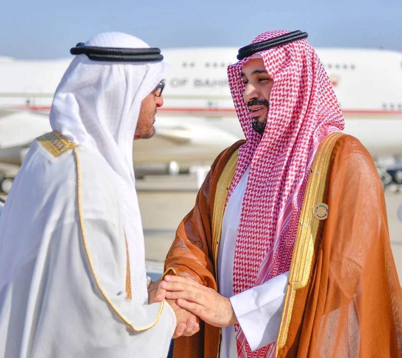 سمو سيدي ولي العهد في مقدمة مودعي سمو رئيس دولة الإمارات بعد المشاركة في قمة جدة للأمن والتنمية - صورة 2