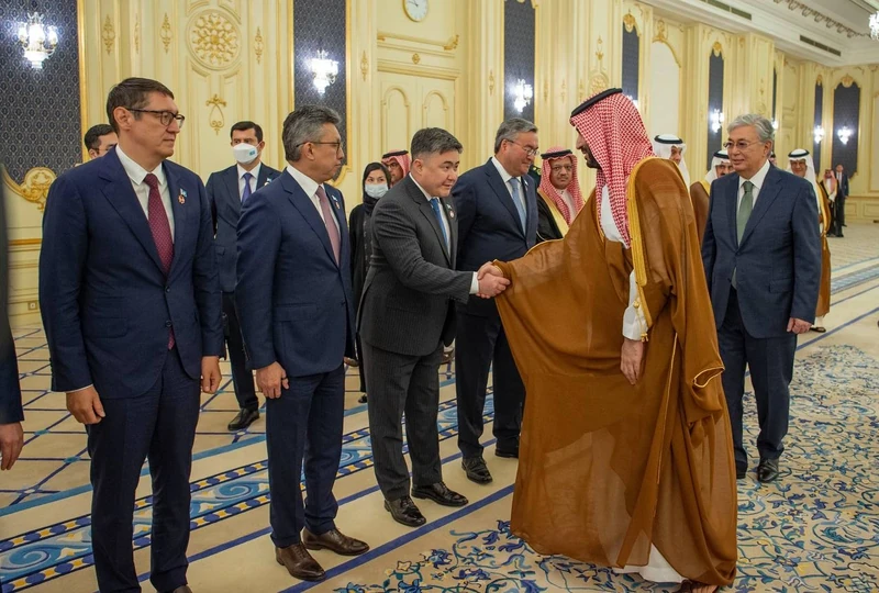 سمو سيدي ولي العهد يستقبل فخامة رئيس جمهورية كازاخستان بجدة - صورة 4