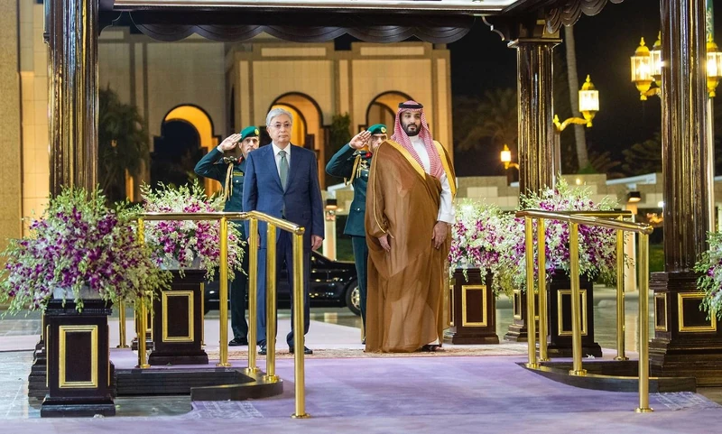 سمو سيدي ولي العهد يستقبل فخامة رئيس جمهورية كازاخستان بجدة - صورة 6