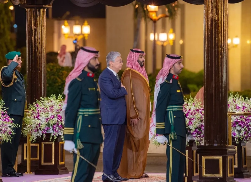 سمو سيدي ولي العهد يستقبل فخامة رئيس جمهورية كازاخستان بجدة - صورة 13
